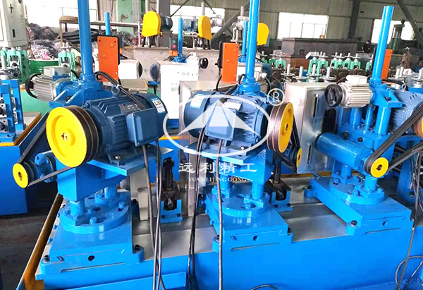 Semi closed grinding machine